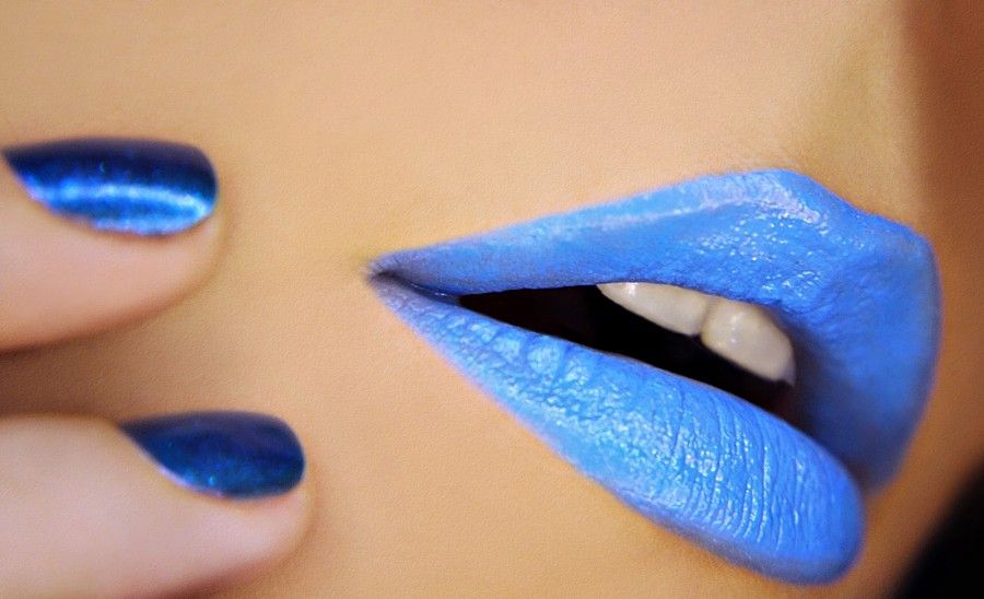 electric blue lips