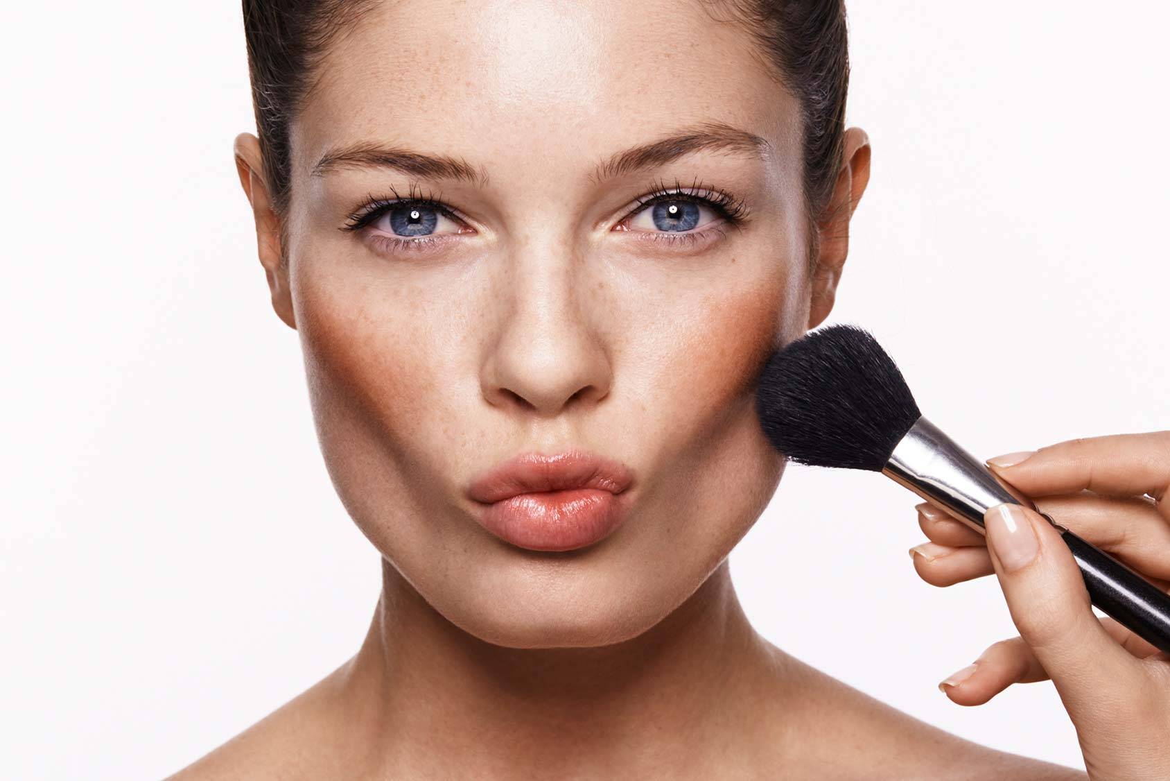 Sculpting: la nuova tecnica make up che scolpisce i lineamenti