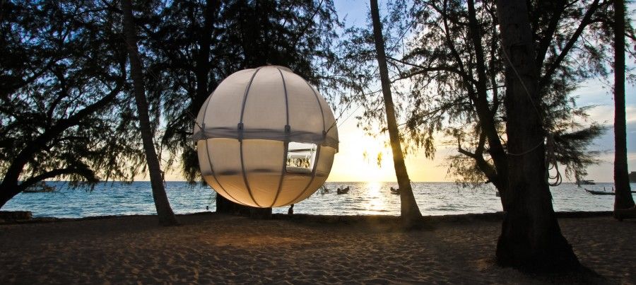 live-up-in-the-trees-inside-the-cocoon-cabin