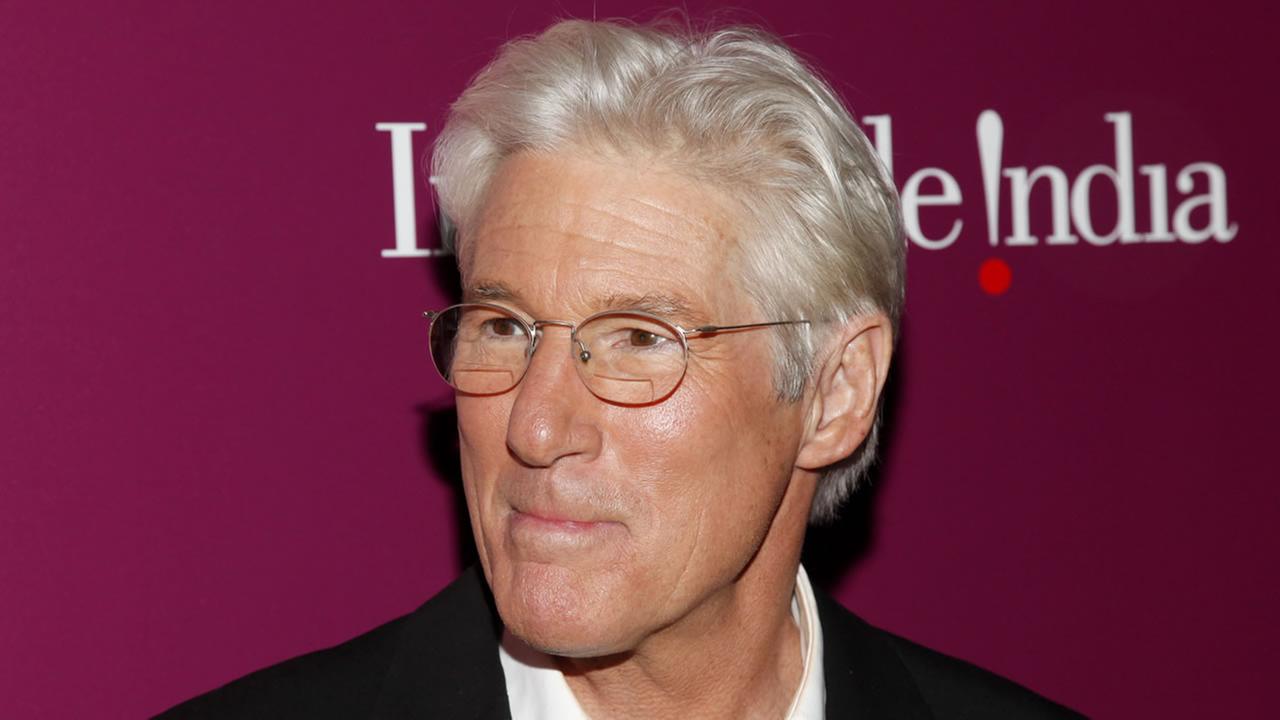 Richard Gere al mare con la baby fidanzata
