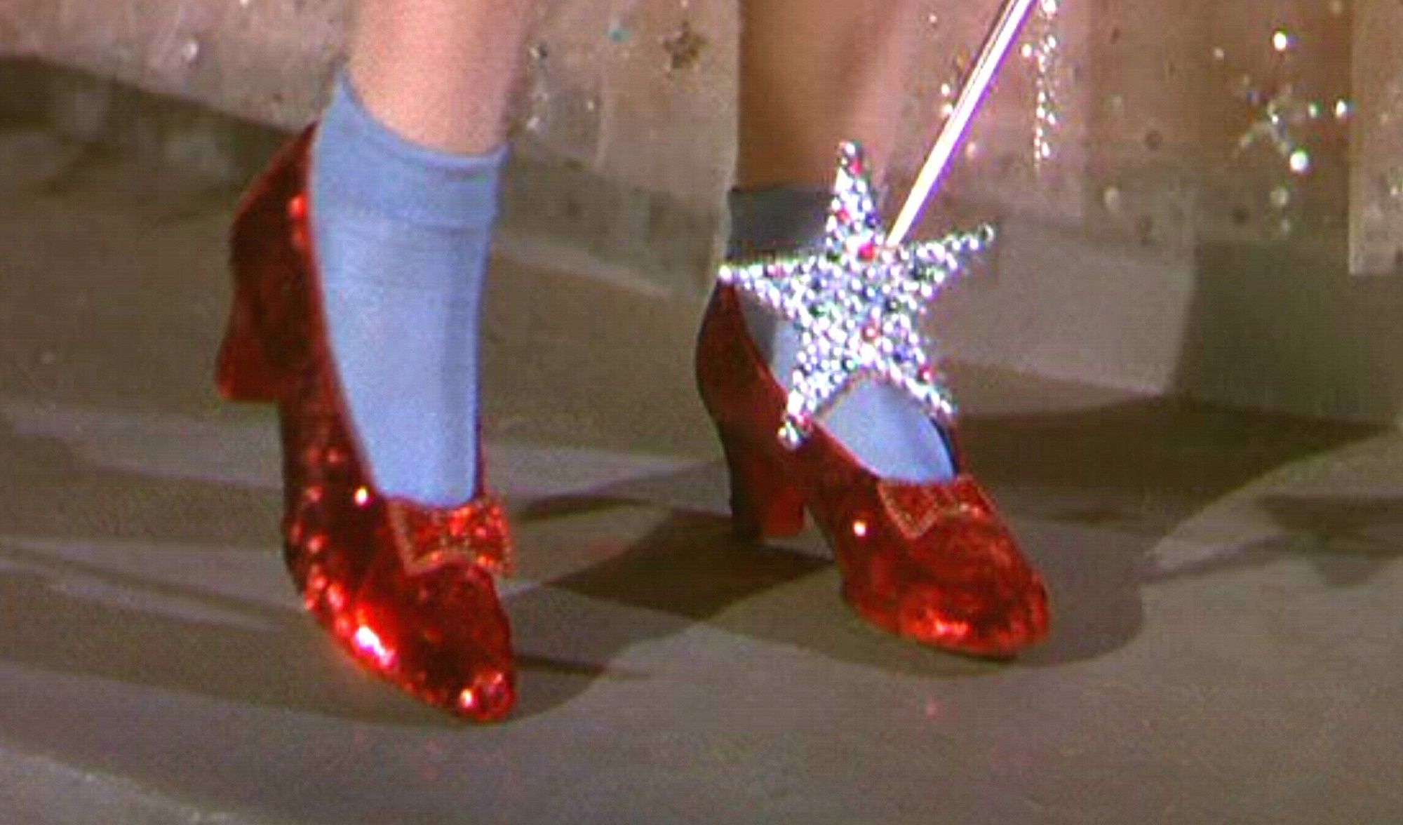 1 milione di dollari a chi ritrova le scarpette rosse del Mago di Oz