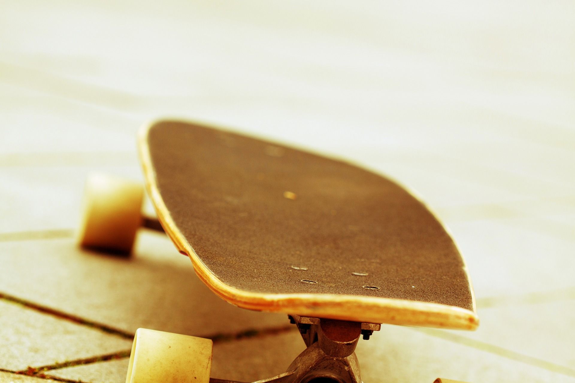 La sedia realizzata con un vecchio skateboard