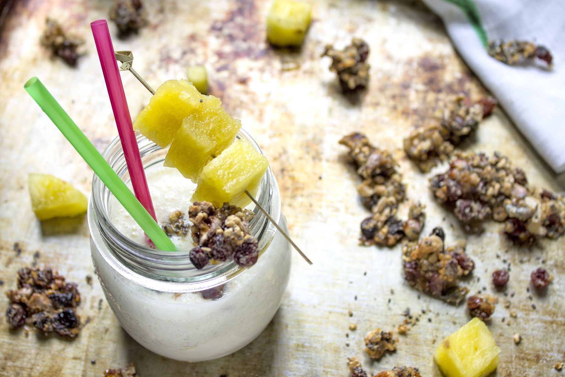 Smoothie all’ananas con granola homemade