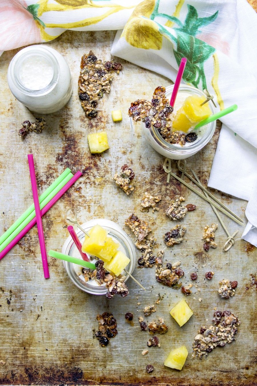 smoothie-ananas-con-granola-homemade-contemporaneo-food