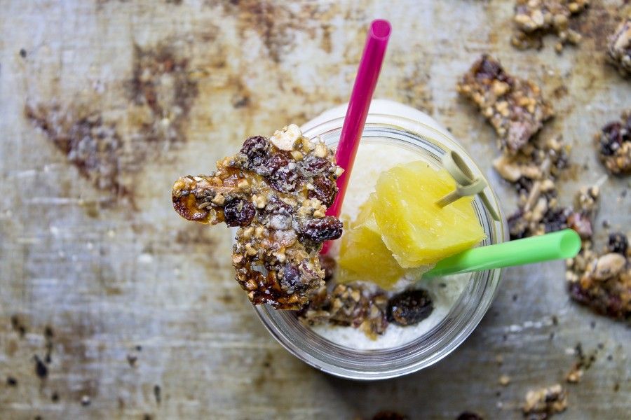 smoothie-ananas-con-granola-homemade-contemporaneo-food