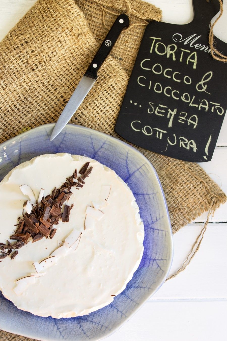 torta-di-yogurt-al-cocco-e-biscotti-al-cioccolato-senza-cottura-contemporaneo-food