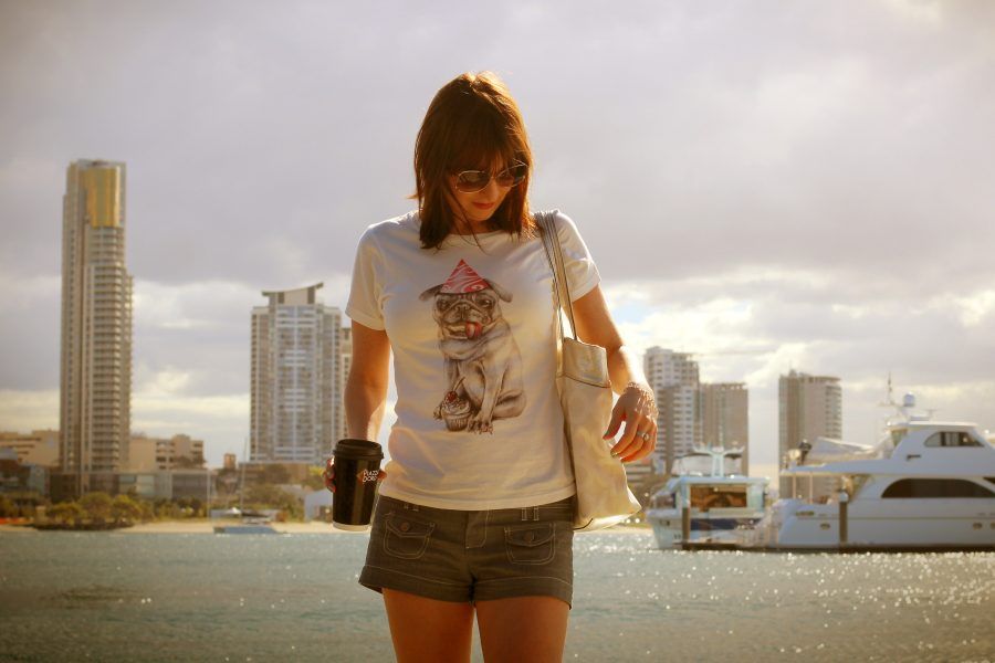 Gold-coast-holidays-outfit-crashingred-fashion-blog-t-shirt-with-a-funny-print-summer-style