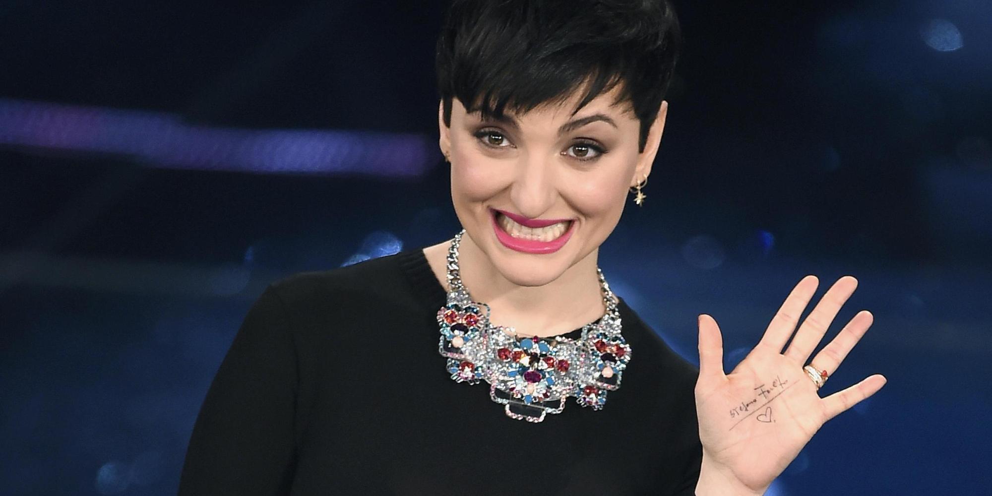 “Arisa sei brutta”: la cantante risponde per le rime