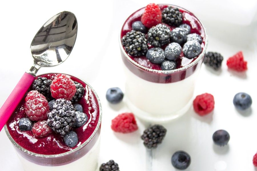 finta-panna-cotta-allo-yogurt-contemporaneo-food