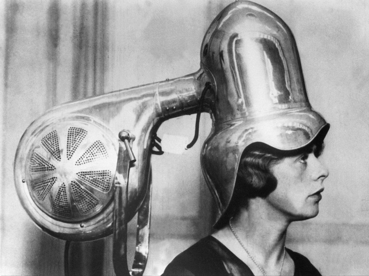 I primi phon: come si asciugavano i capelli negli anni ’30