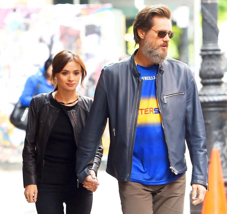 1443539255_jim-carrey-cathriona-white-zoom