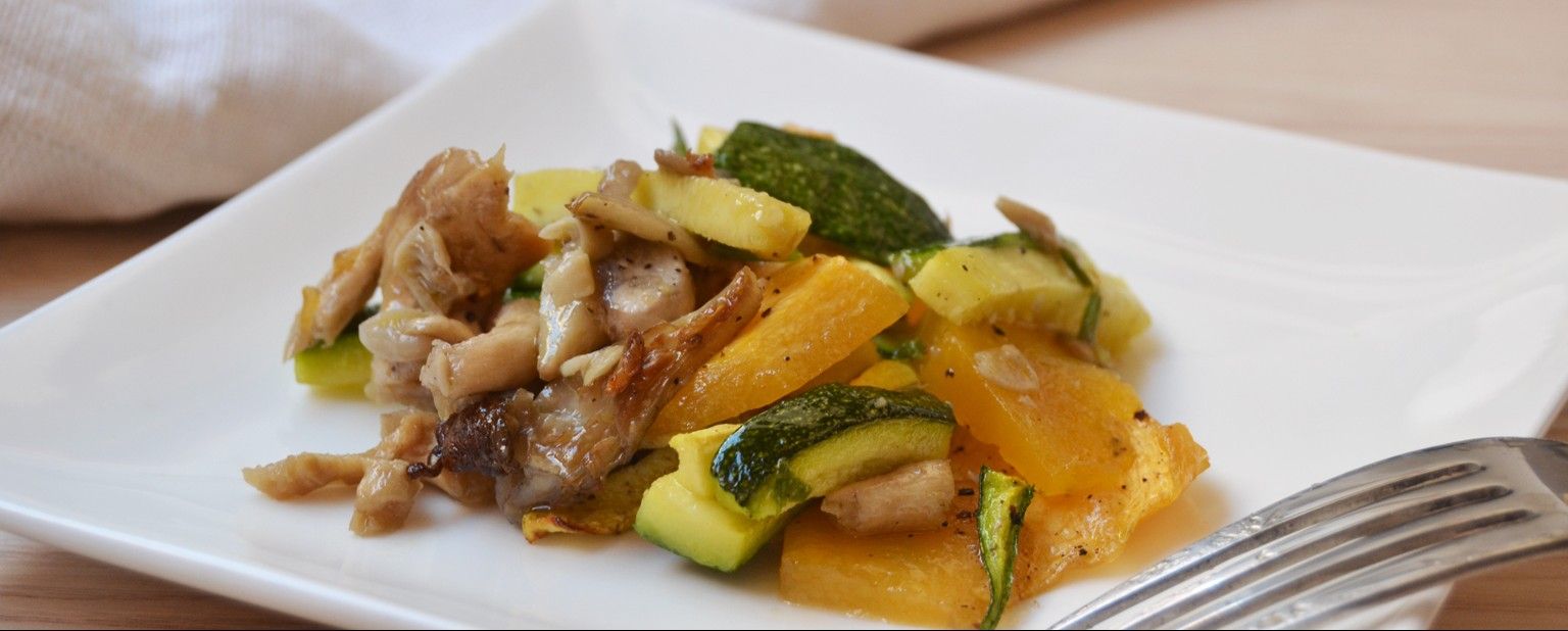 Teglia di zucca, zucchine e funghi misti