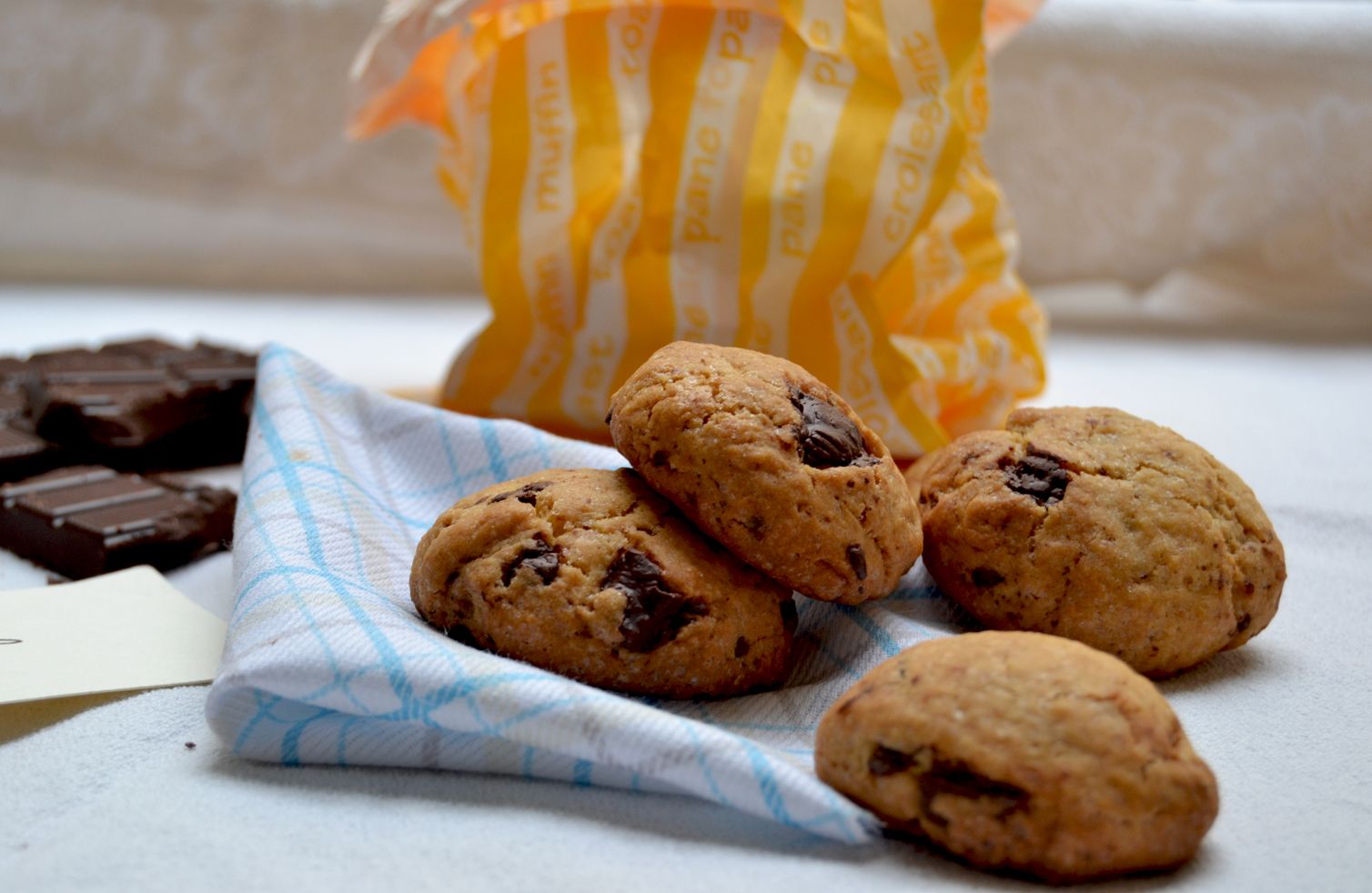 Biscotti di frolla con gocce di cioccolato