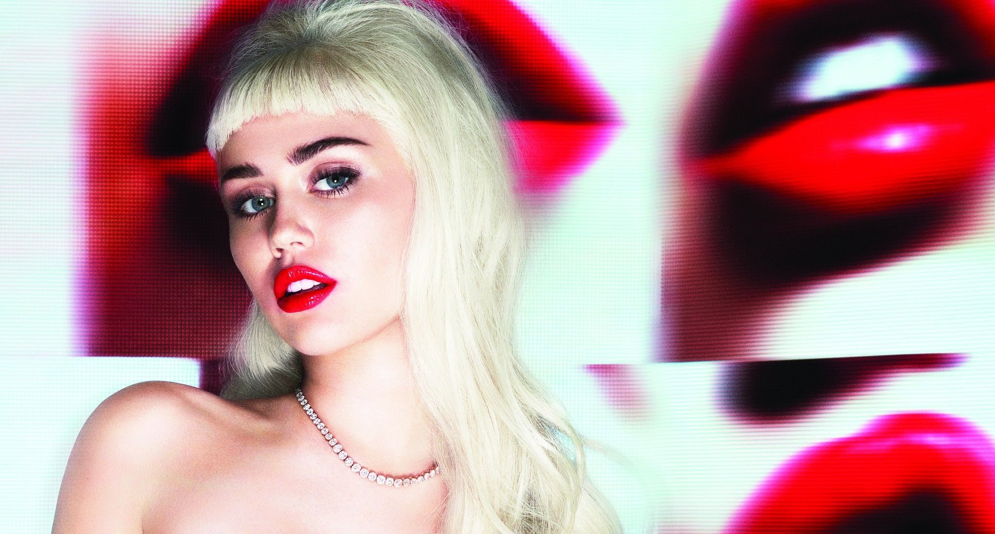 Miley-Cyrus-MAC-Cosmetics-Viva-Glam-2
