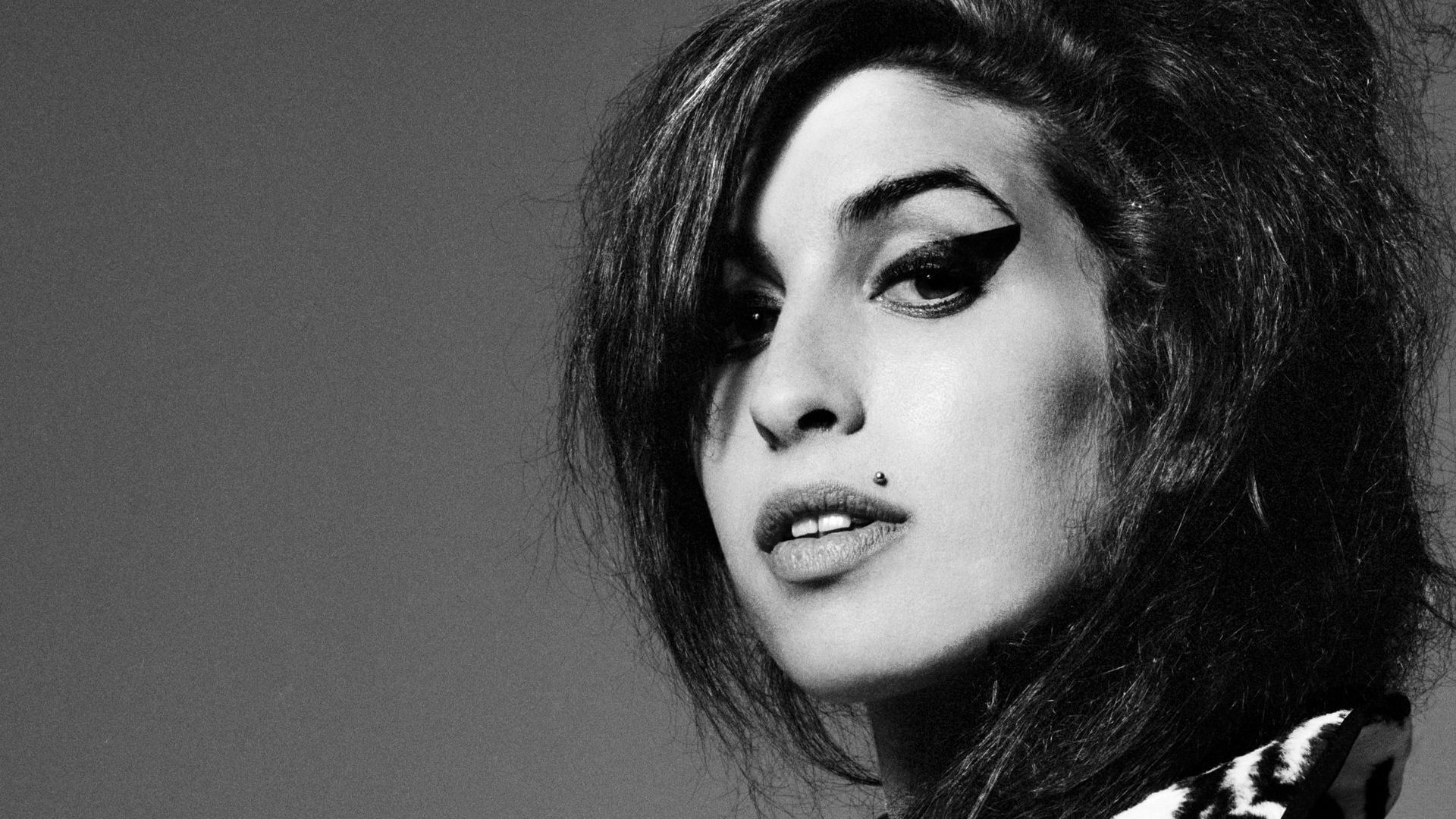 I 20 oggetti che ci ricordano Amy Winehouse