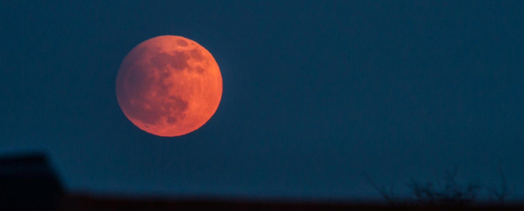 Occhio stanotte all’eclissi totale: la luna sarà rossa