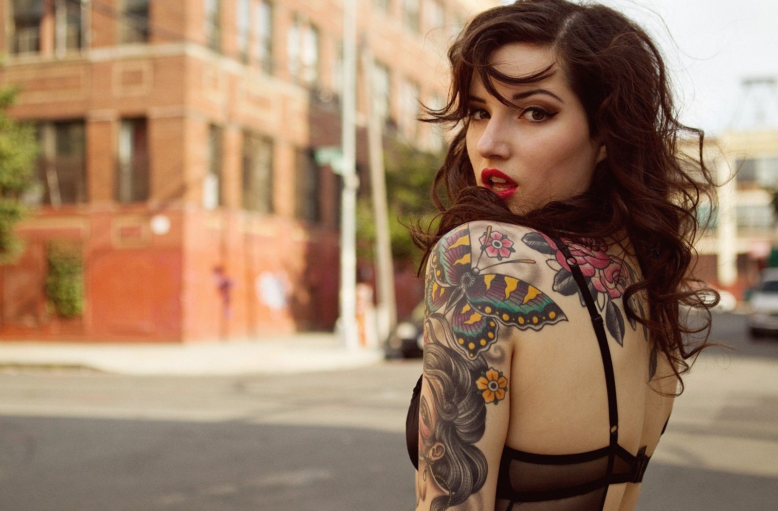 Le donne italiane sono più tatuate degli uomini