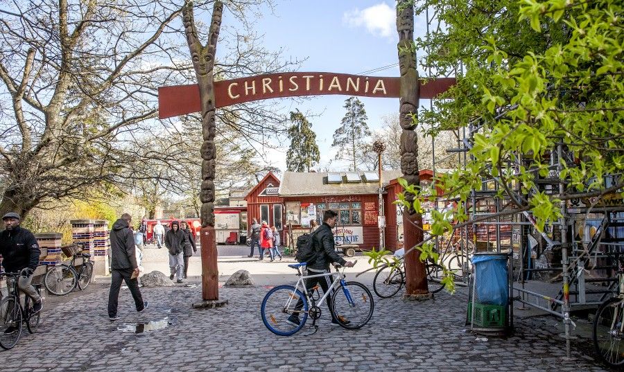 Indgang, Christiania, København Foto: News Øresund - Peter Mulvany © News Øresund(CC BY 3.0)Detta verk av News Øresund är licensierat under en Creative Commons Erkännande 3.0 Unported-licens (CC BY 3.0). Bilden får fritt publiceras under förutsättning att källa anges. The picture can be used freely under the prerequisite that the source is given. News Øresund, Malmö, Sweden.www.newsoresund.org.News Øresund är en oberoende regional nyhetsbyrå som ingår i projektet Øresund Media Platform som drivs av Øresundsinstituttet i partnerskap med Lunds universitet och Roskilde Universitet och med delfinansiering från EU (Interreg IV A Öresund) och 14 regionala; icke kommersiella aktörer.