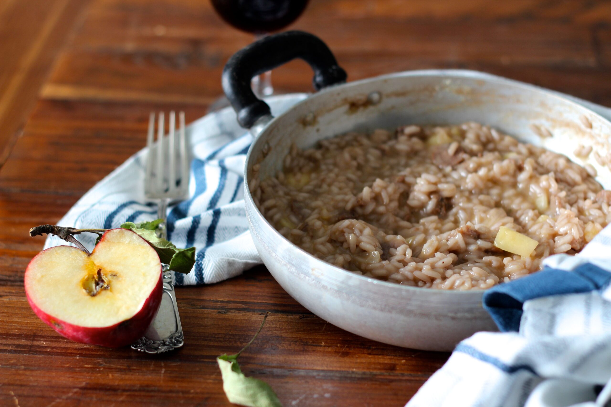 Risotto al Barolo, salsiccia e mele