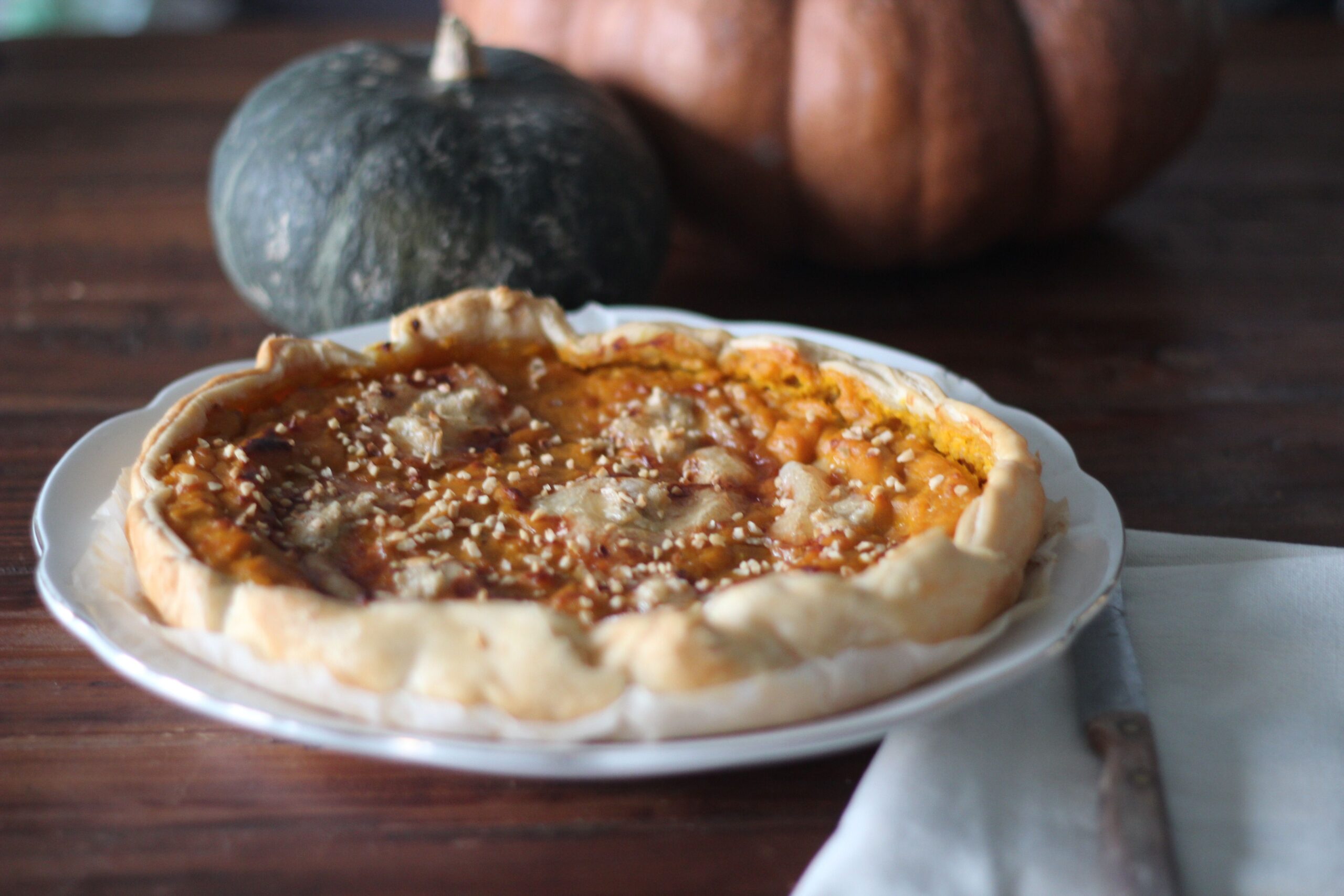 Torta salata alla zucca, gorgonzola e nocciole