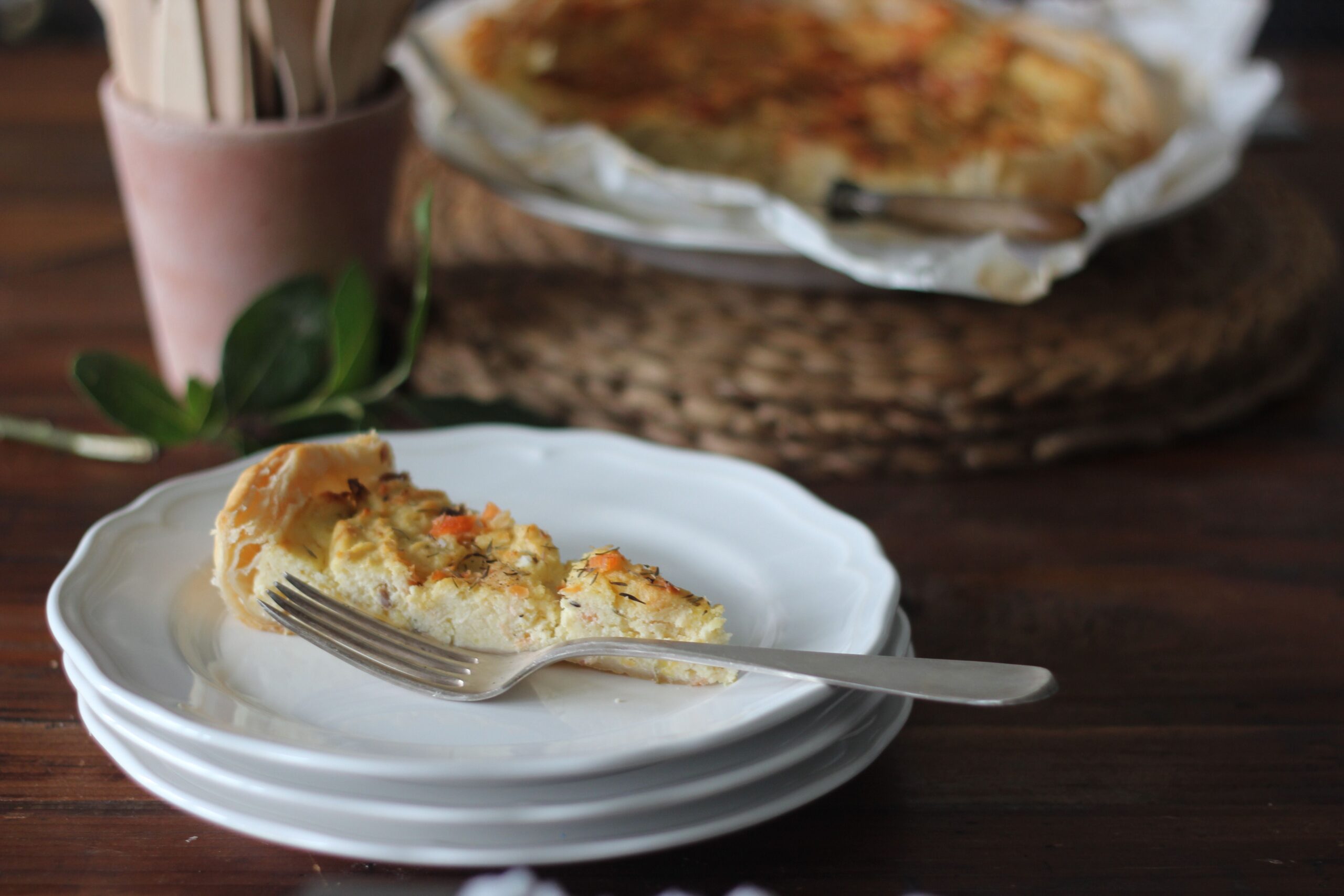 Torta salata al salmone e porri freschi