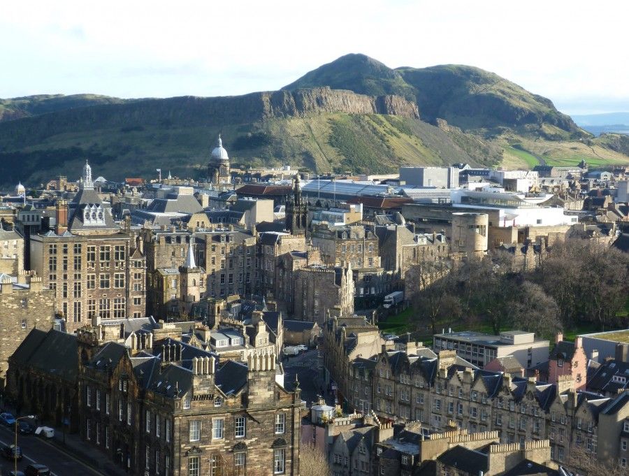 Arthur's Seat sullo sfondo di Edimburgo