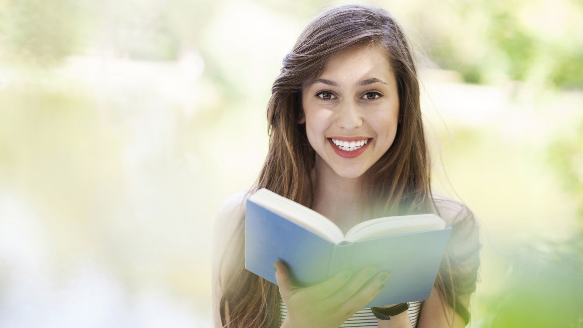 10 modi in cui un libro ci rende felici