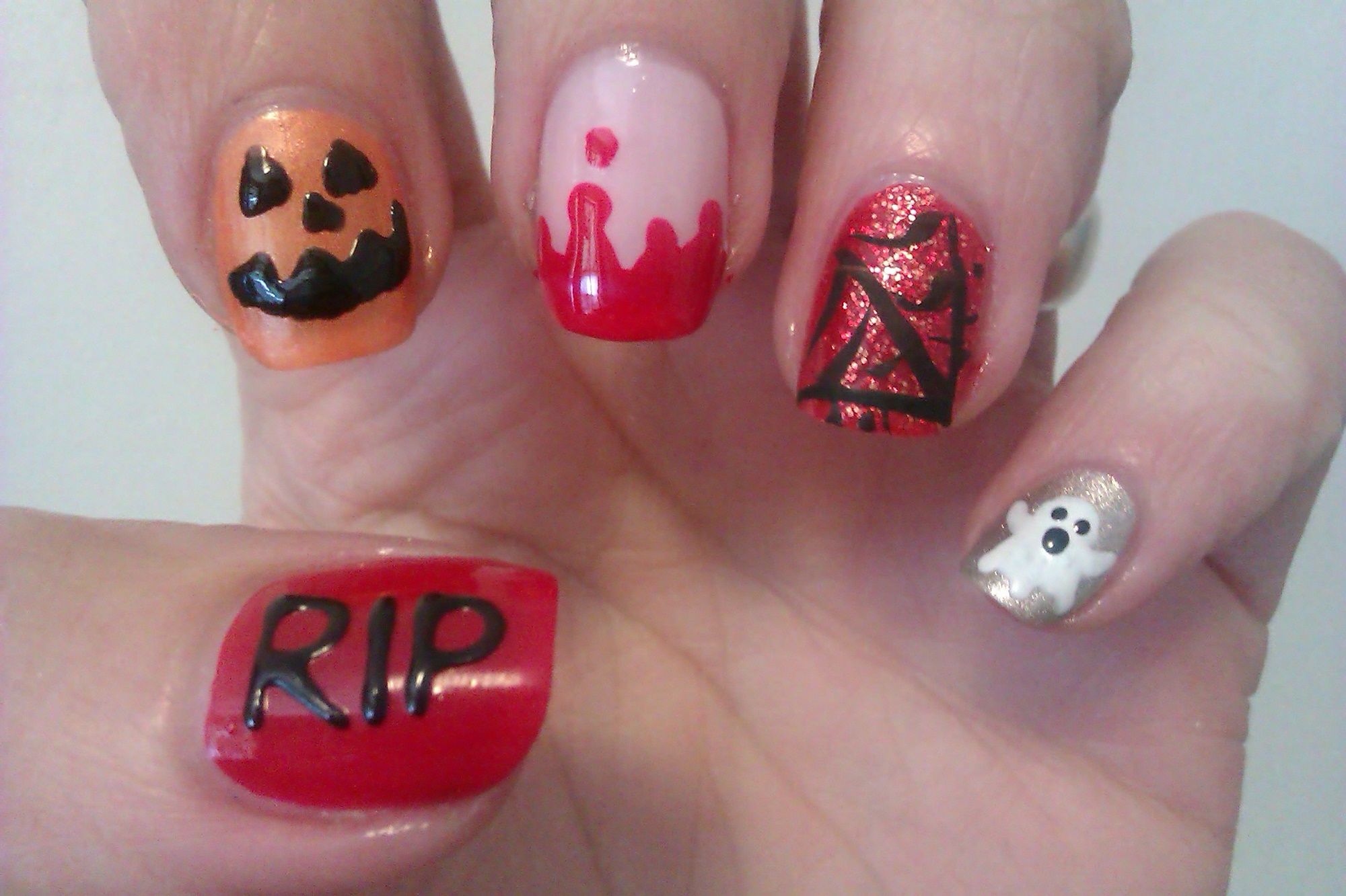 Halloween, 10 nail art da urlo