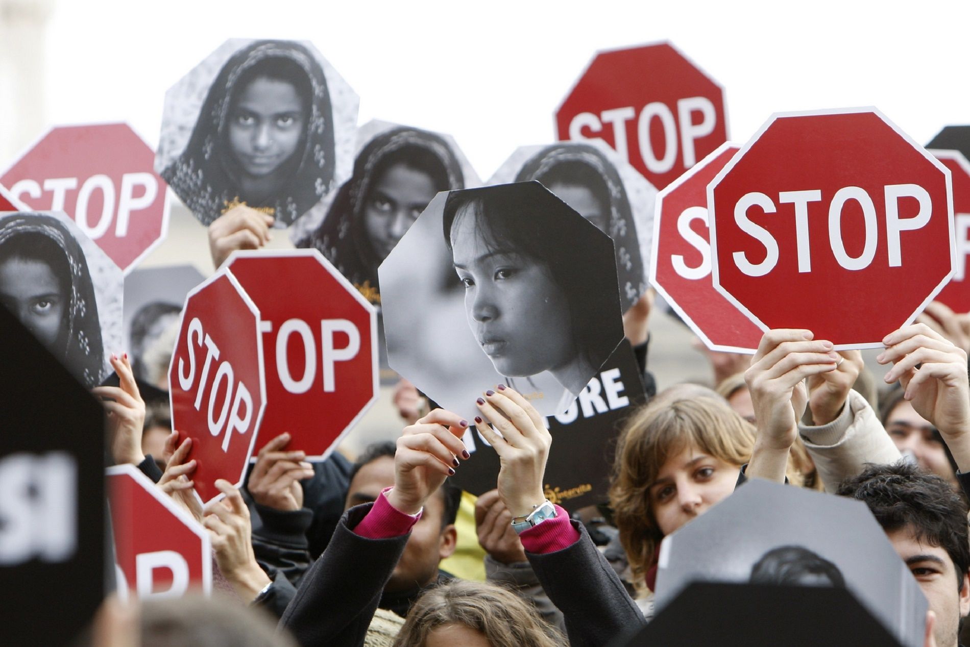 Mai più spose bambine: l’asta di Amnesty con cimeli delle star