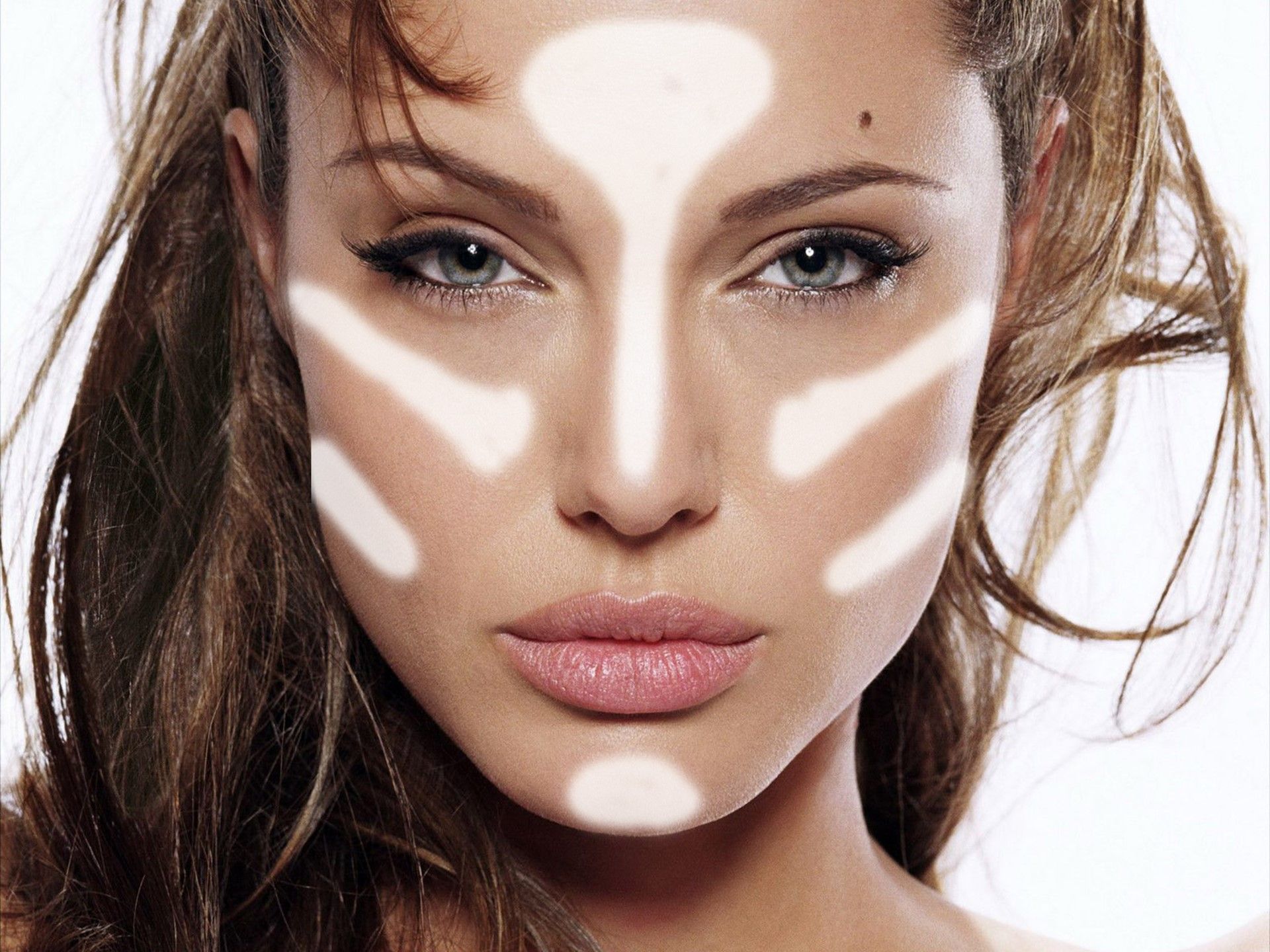 Come Fare Il Makeup Di Angelina Jolie Video Bigodino