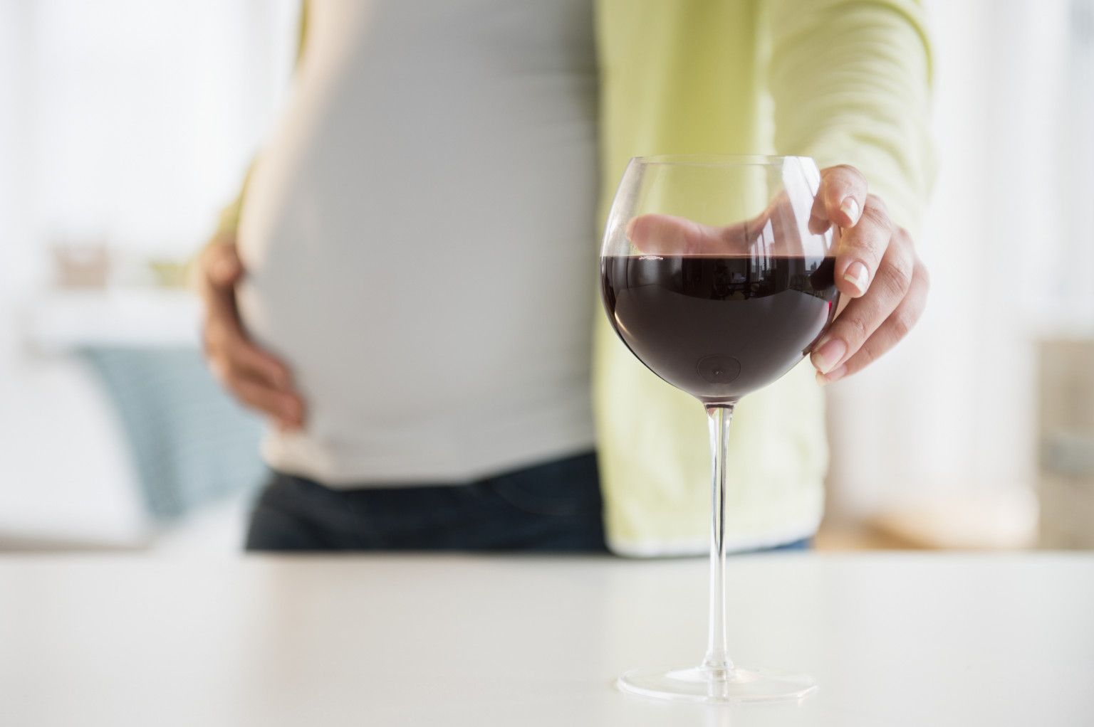 Perché non si deve bere in gravidanza?