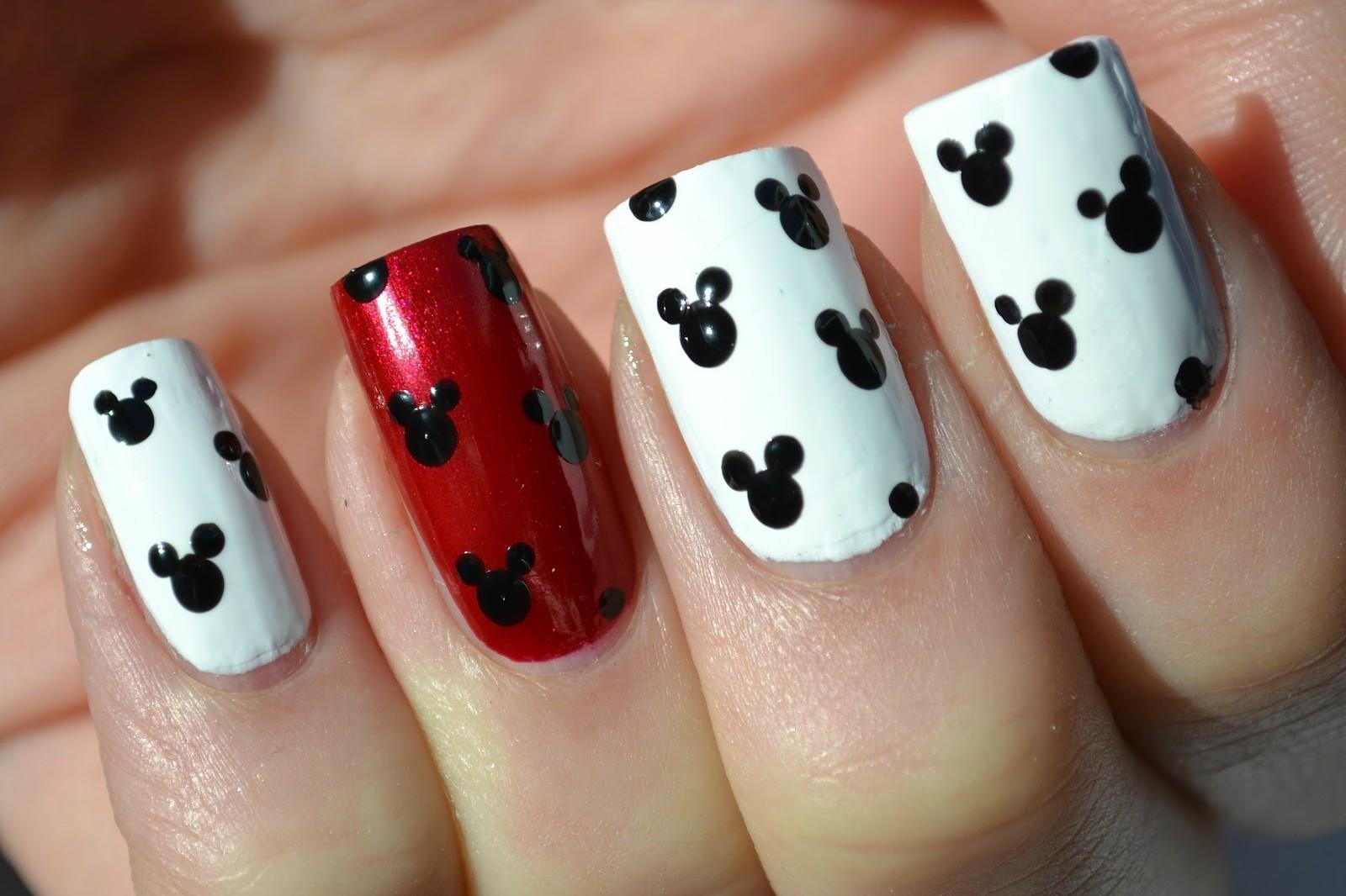 come-realizzare-una-nail-art-disney_5295dacf5dd9d2a2d1b3cd8313d404f2