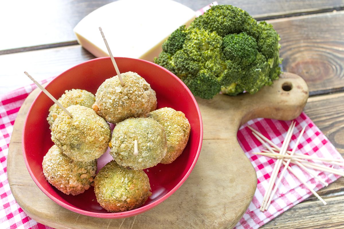 La ricetta delle polpette di broccoli e formaggio