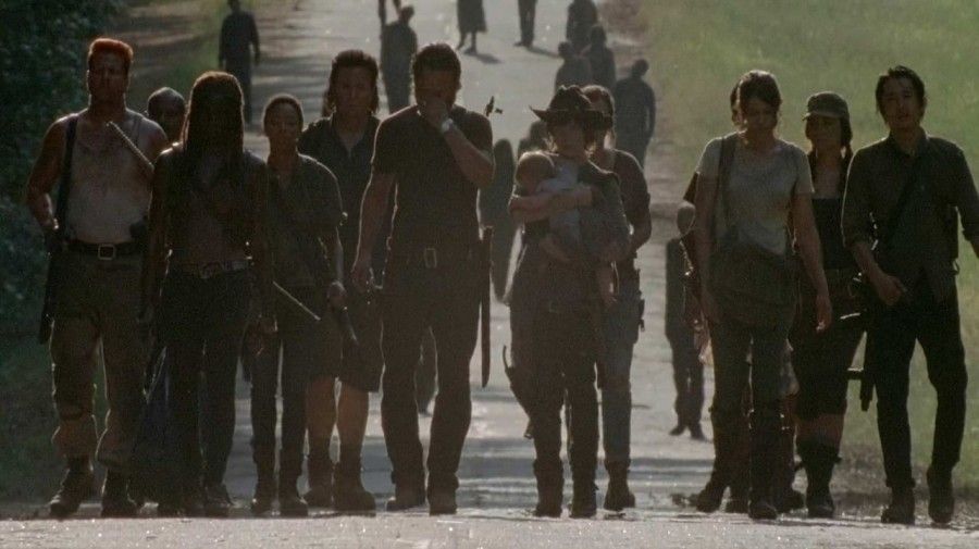 scott-gimple-promises-the-walking-dead-season-6-will-be-big-loud-scary-335046