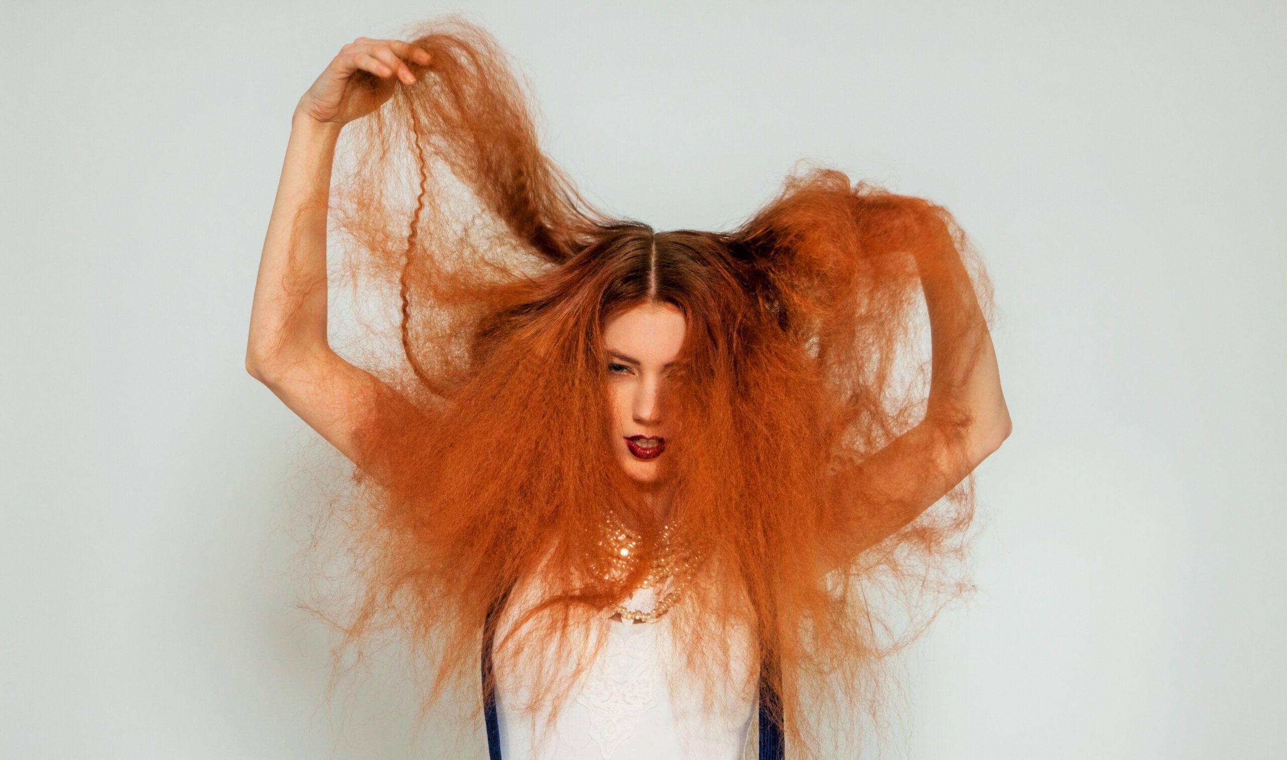 Addio capelli “elettrici”: ecco come averli sempre in ordine