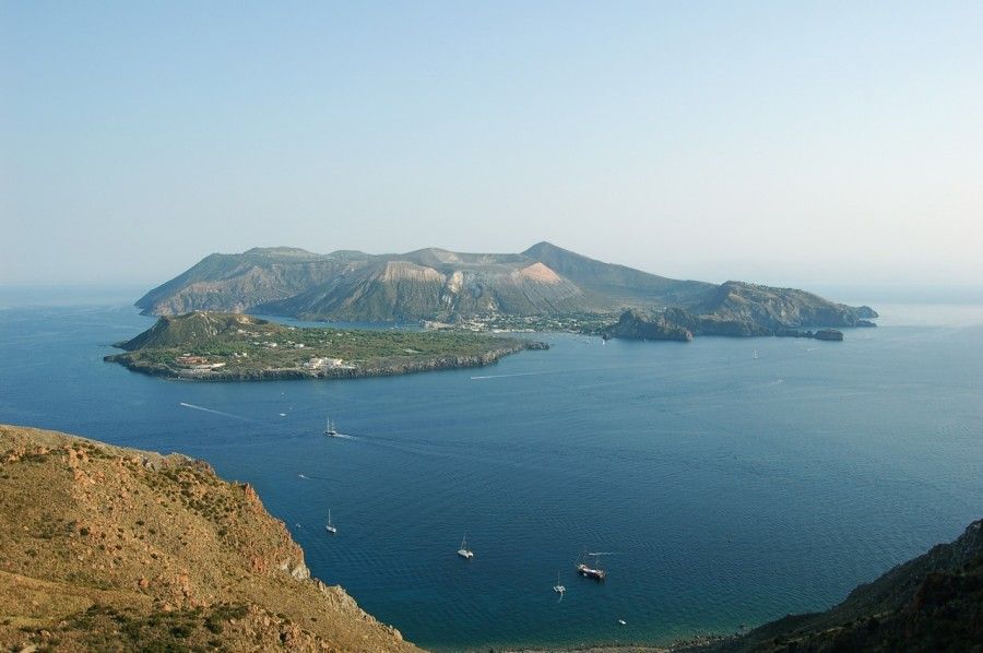 Vulcano vista da Lipari