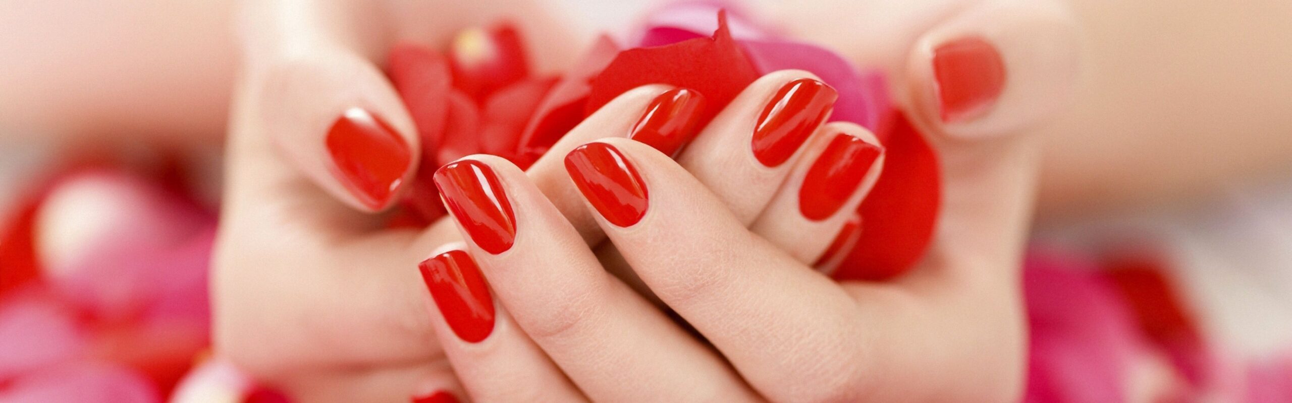 Manicure estate: quali tonalità del rosso scegliere