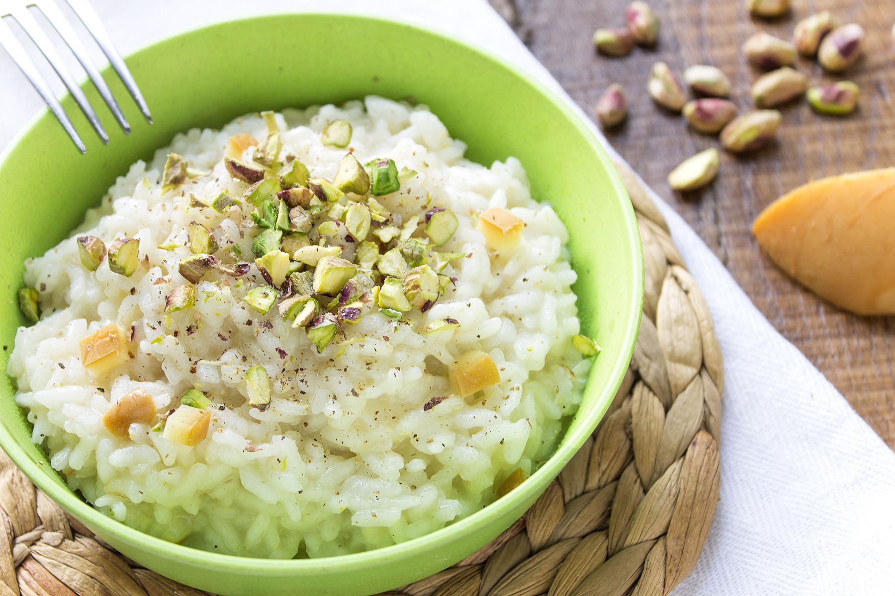 Risotto con provola affumicata e pistacchi, la ricetta