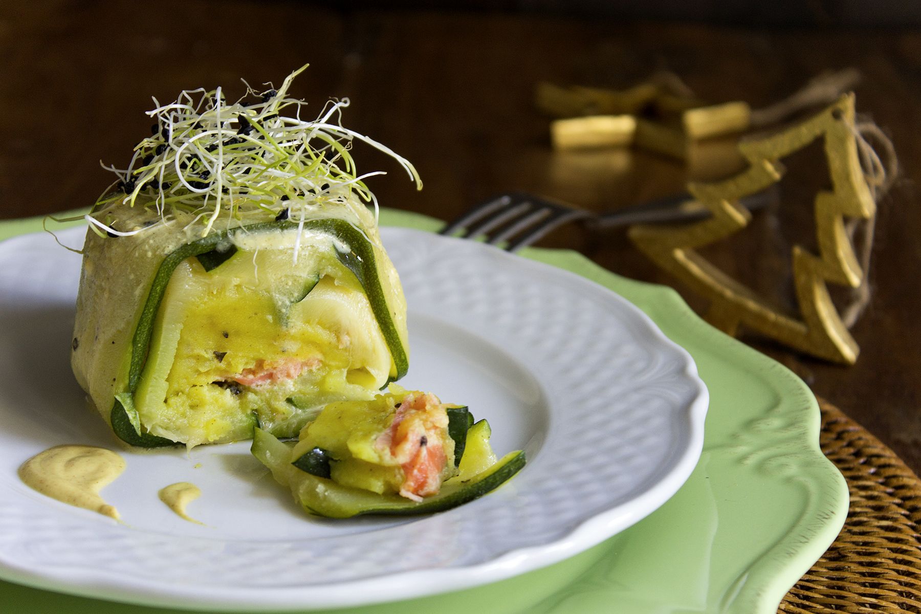 Timballi di patate, salmone affumicato e zucchine