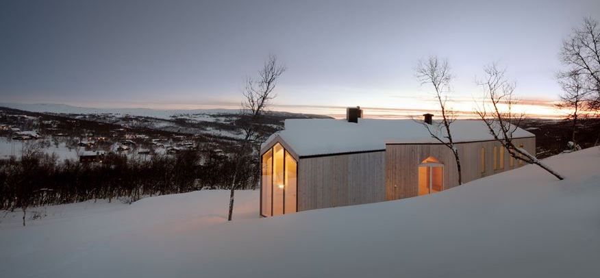 Case di montagna bellissime, rifugi nella neve