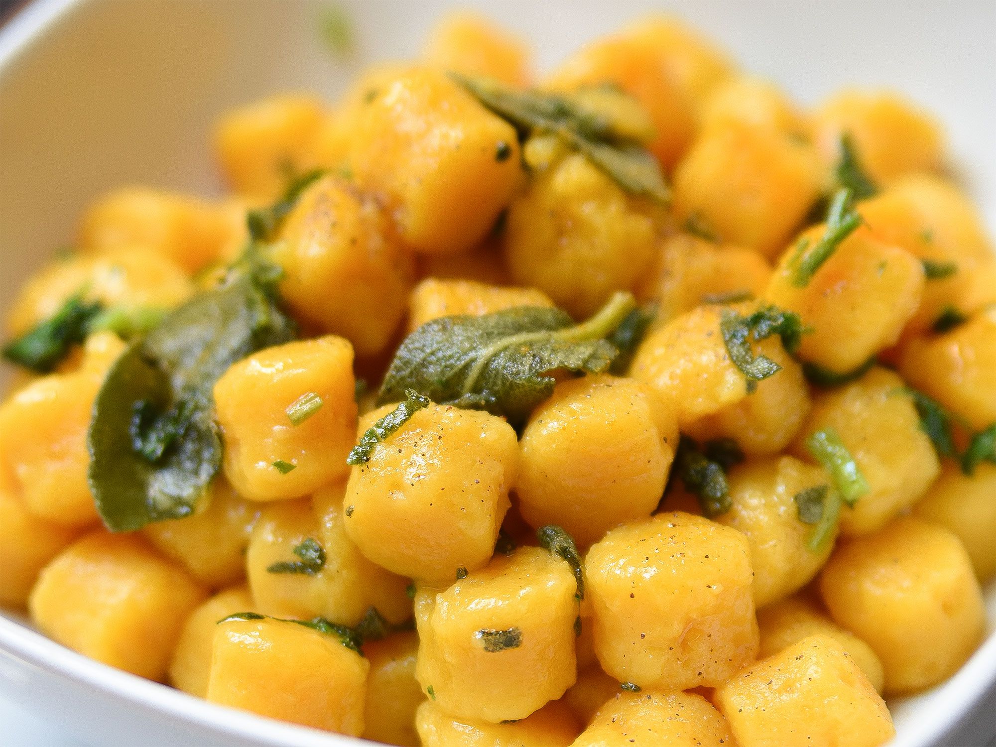 Gnocchi fatti in casa alla ricotta e curcuma