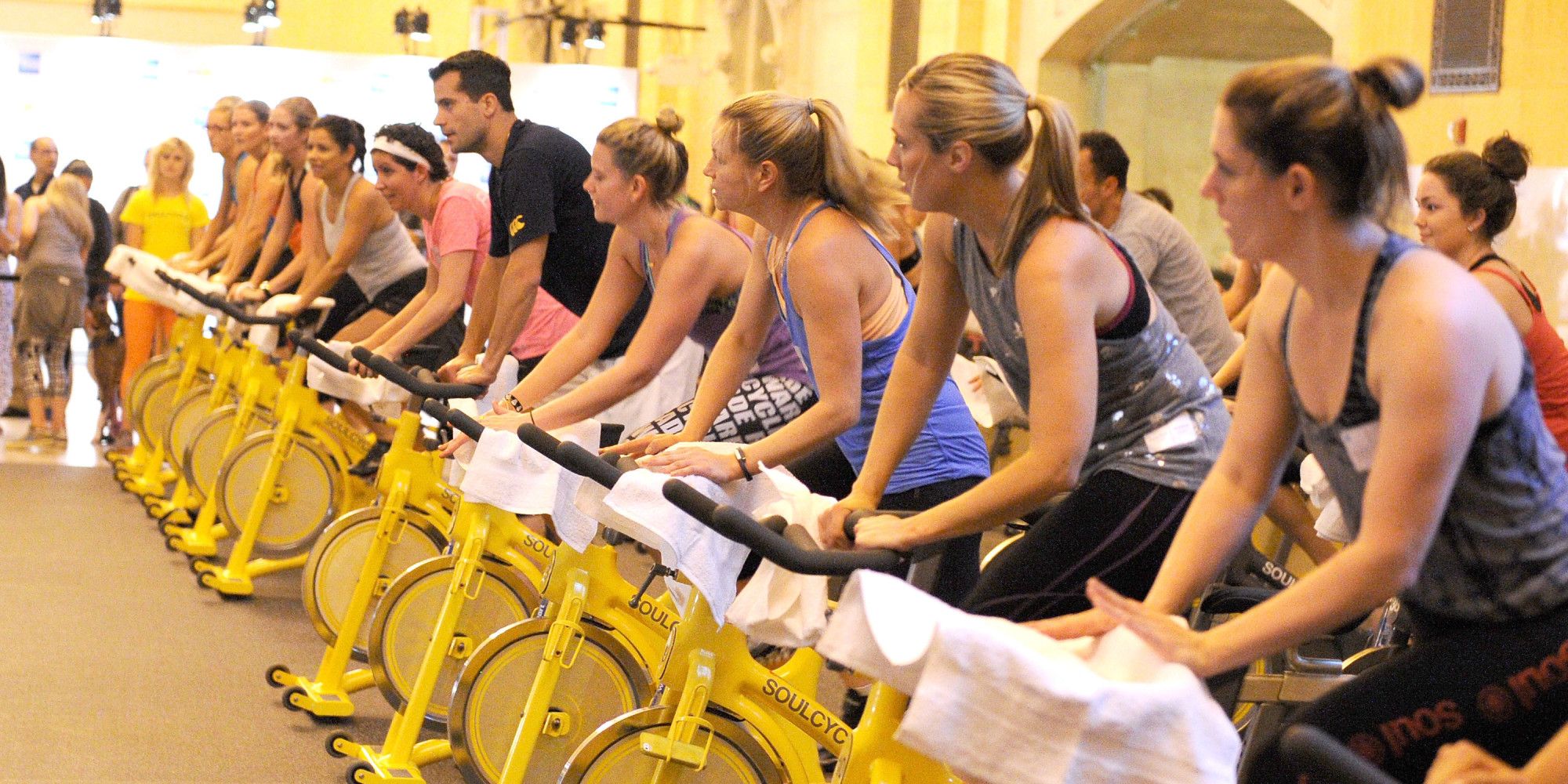 Come si fa il SoulCycle, la nuova tendenza fitness delle star