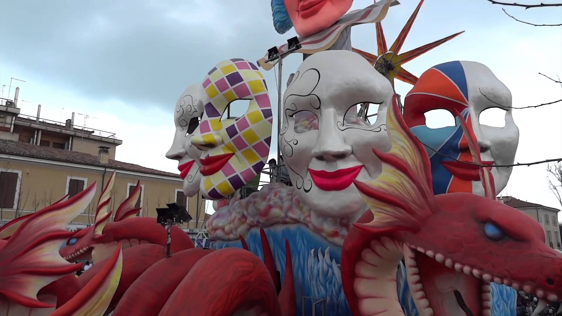 Perché al Carnevale 2016 di Fano corrono degli uomini ignudi?
