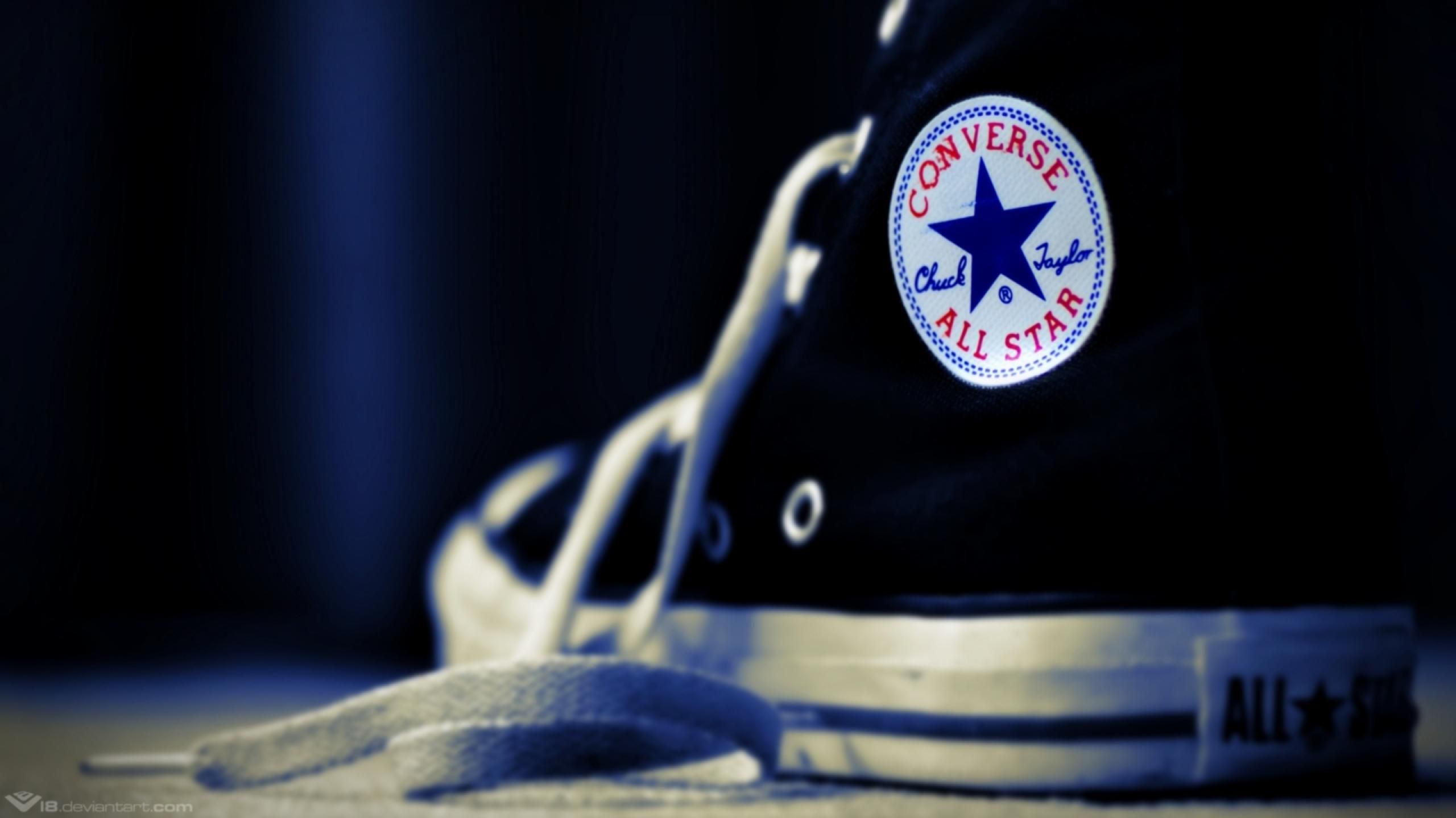 Come preparare una torta a forma di “Converse” (video)