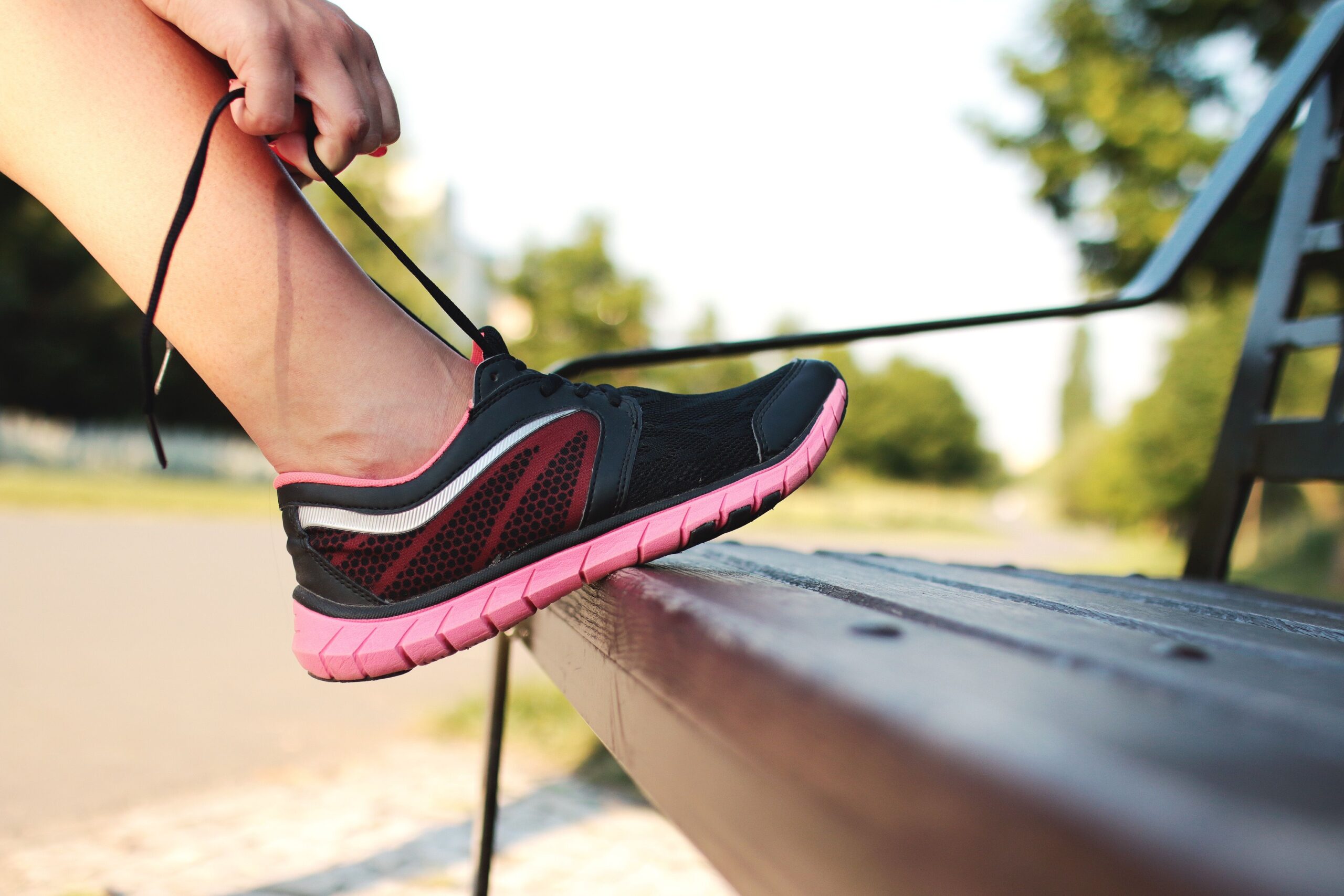Come allacciare le scarpe in due secondi: il video