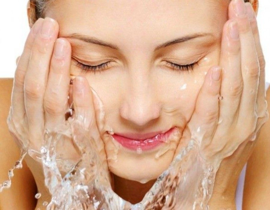 Risultati immagini per acqua fredda viso