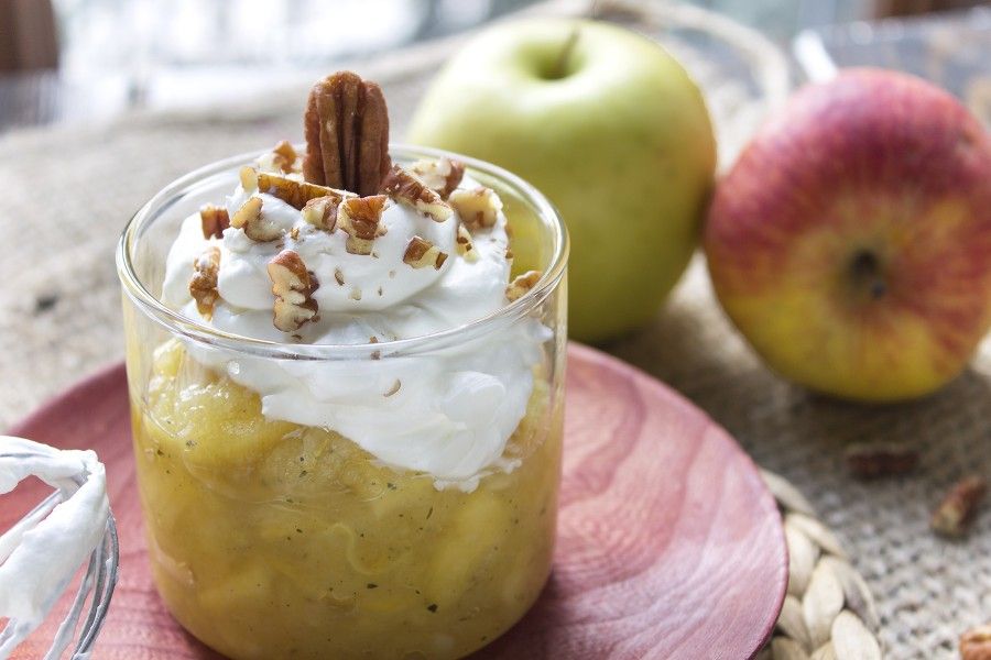 mele-cotte-alla-menta-e-limone-con-panna-e-noci-contemporaneo-food