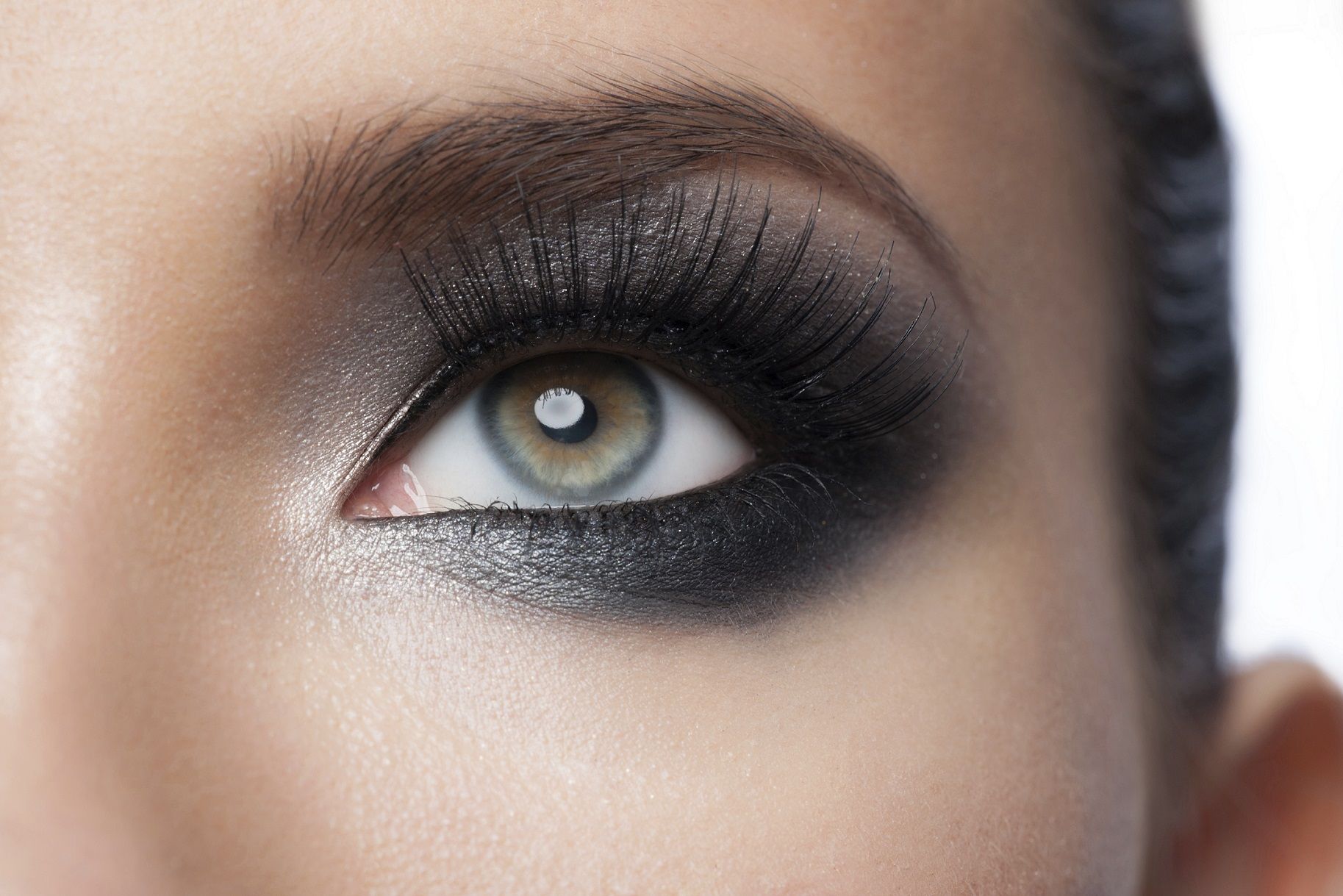 Tecnica make-up occhi: cosa è corretto e cosa è sbagliato (video)