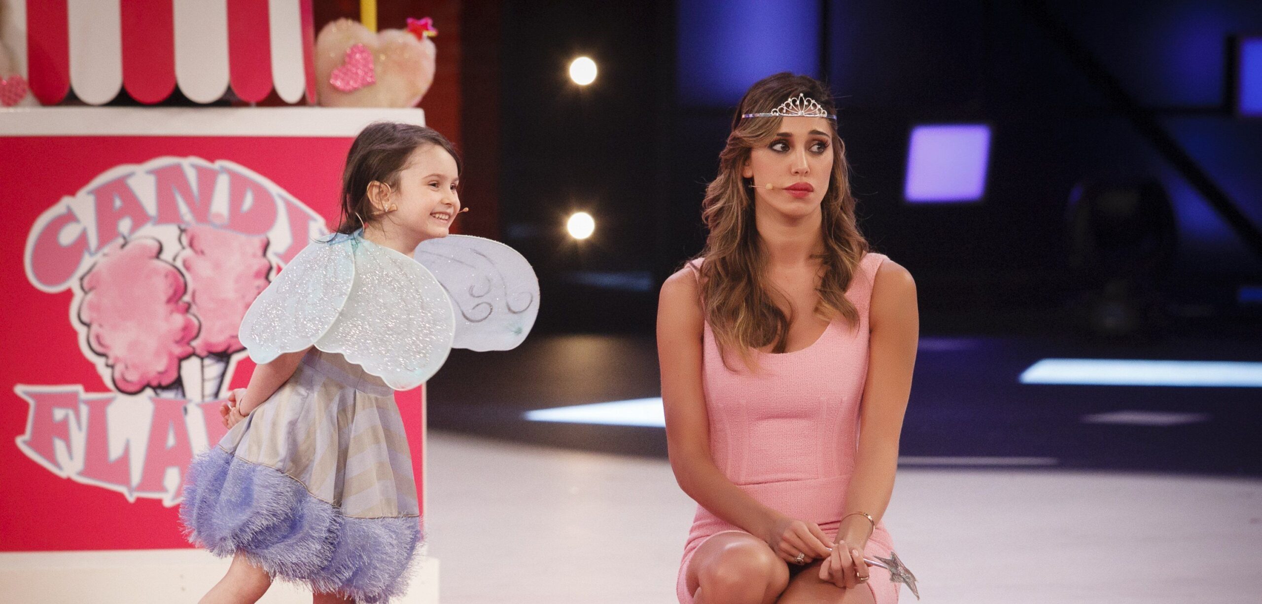 Siparietto amoroso tra Belen e De Martino a Pequenos Gigantes