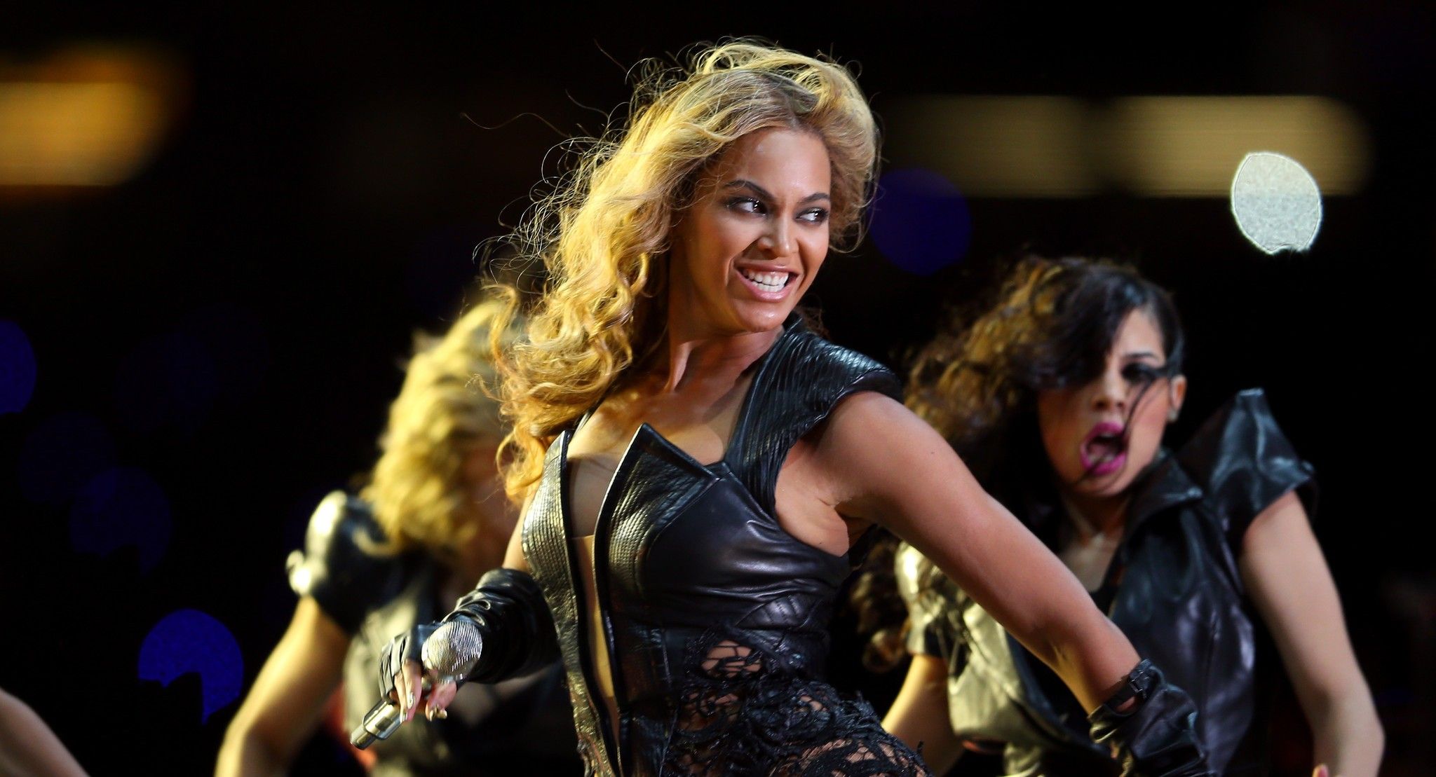 Lo scivolone di Beyoncé al Super Bowl